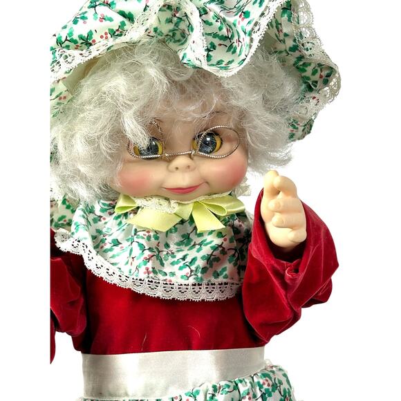 Rennor Lighted and Animated Mrs. Claus-22 Inches Tall-Very Good Condition! - Picture 2 of 16